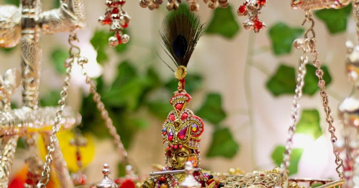 Mathura Yatra on Janmashtami: Special suggestions for children and boys